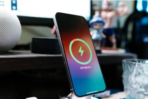 眉山苹果15换屏服务分享用什么充电器给iPhone15充电更好 